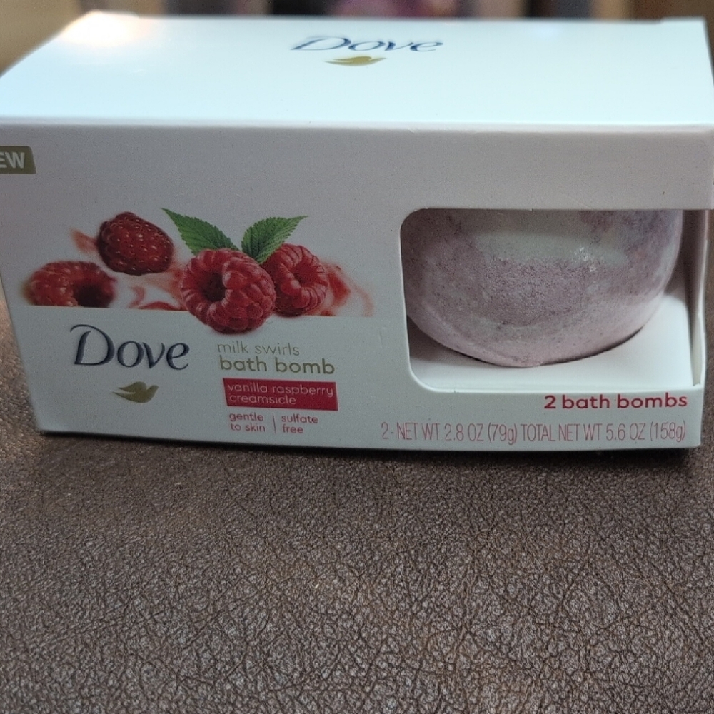 Dove Vanilla Raspberry Bath Bomb - Pink